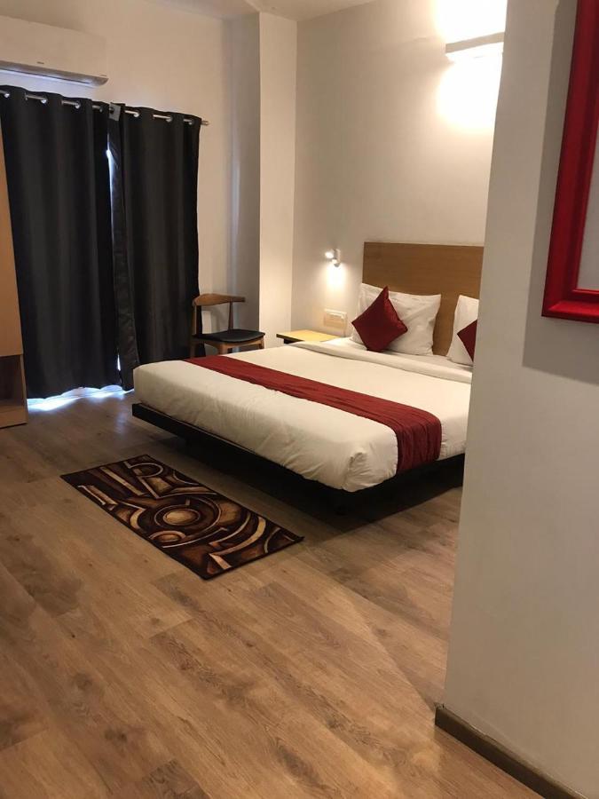 Hotel Aarkay Palace Badarpur Exterior photo