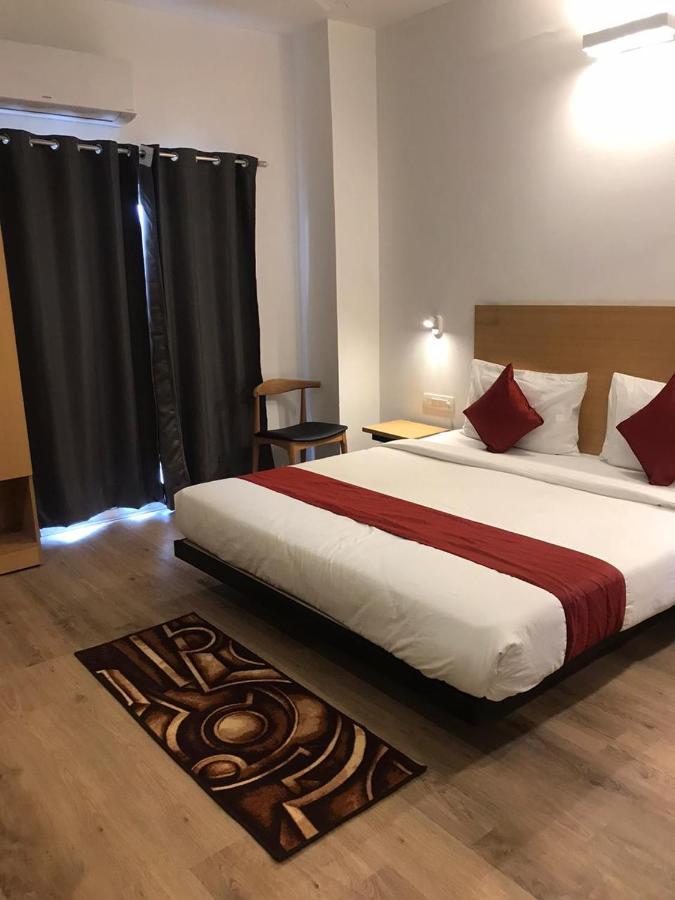 Hotel Aarkay Palace Badarpur Exterior photo